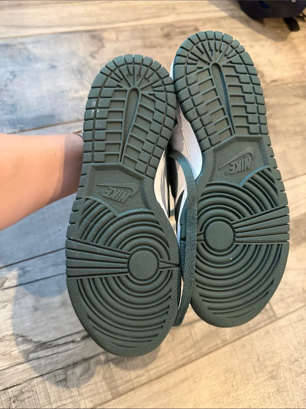 Nike Kids Low-Top Sneakers in Dark Green and White